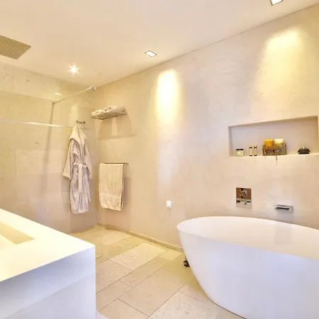 Mas Des Iles D'or - Vue Unique, Piscine Chauffee, Jacuzzi, Tennis הייר